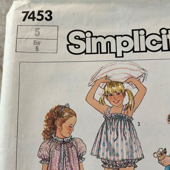 Simplicity Vintage Girls Pattern - Picture 2 of 3